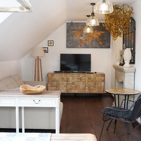 Maly Domek Apartment Kolobrzeg Ngoại thất bức ảnh